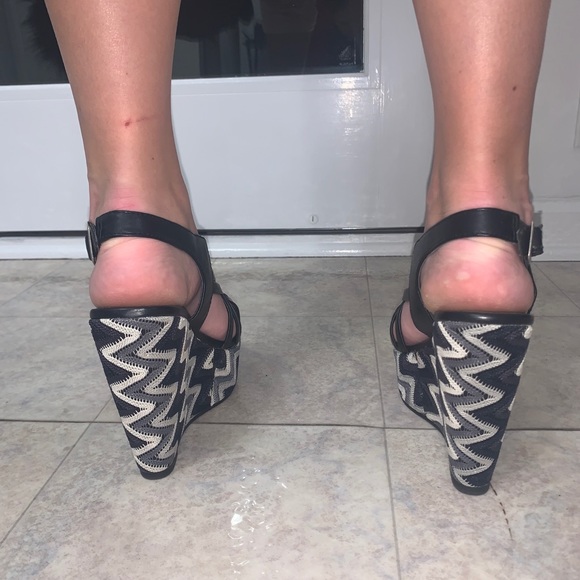 Charlotte Russe Chevron Pattern Wedges - Picture 8 of 8
